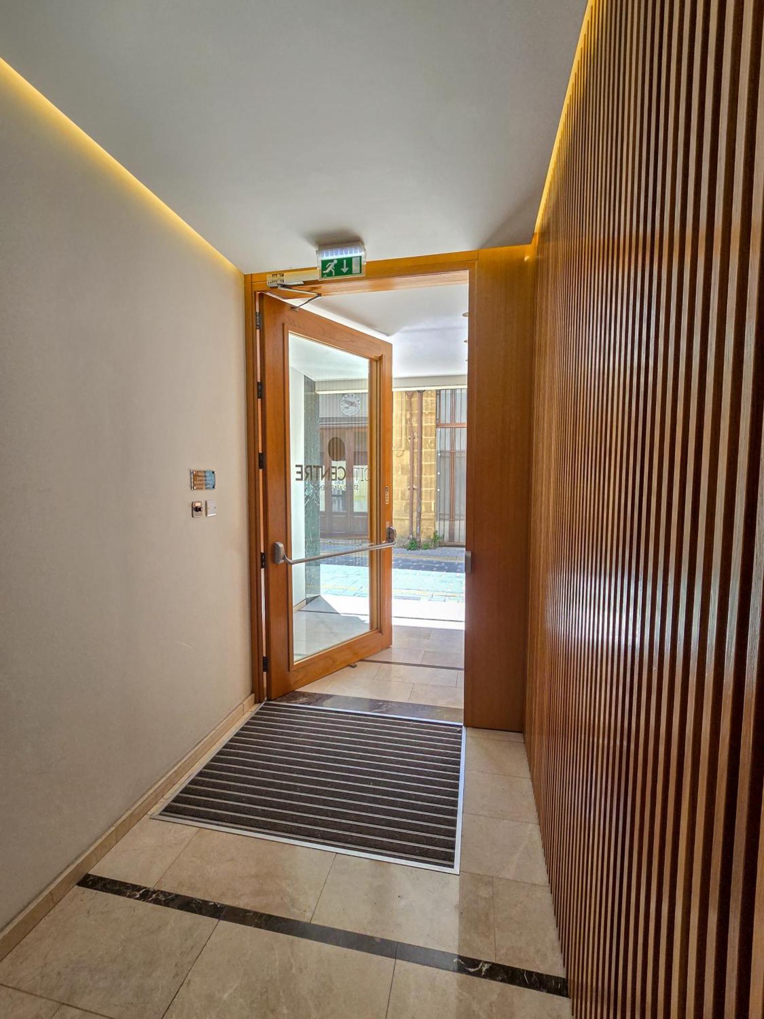 City Centre Studio Apartments ニコシア エクステリア 写真